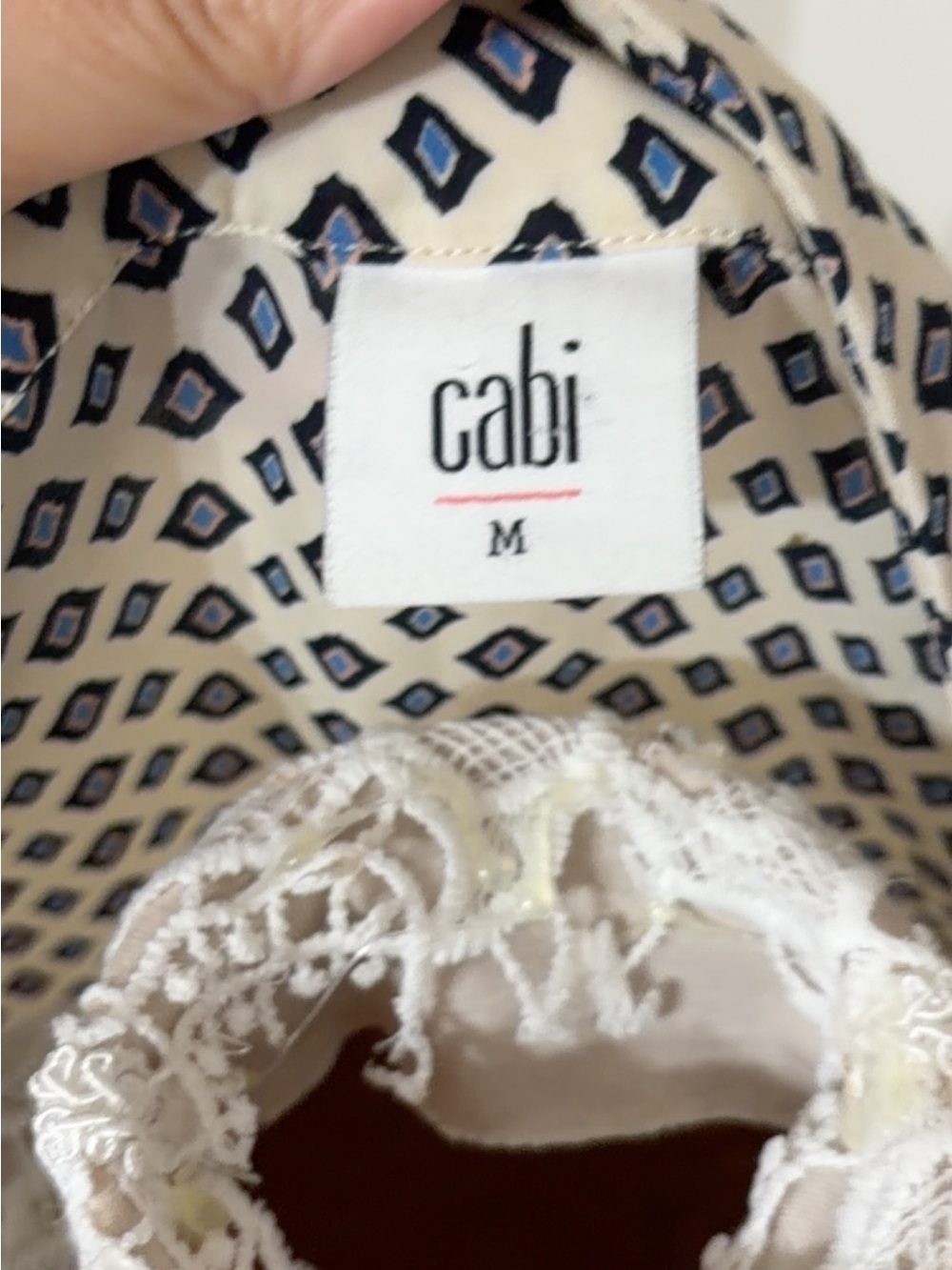 Women’s Blouse Bundle of 2 – Size Medium – White & Geometric Print - Picture 7 of 15